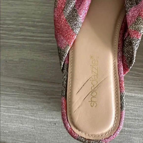 🍁Shoedazzle Pink and Green Platform Sandals - Picture 6 of 6